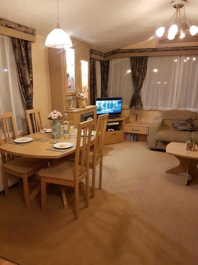 Caravan For Rent At Tattershall Holiday Park Екстериор снимка